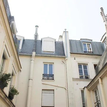 Bright 2 Minutes From The Marais Apartment *